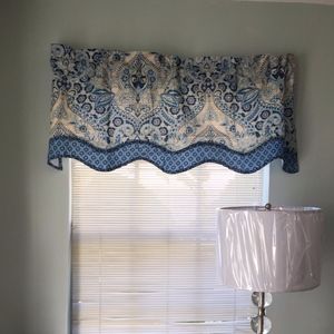 Waverly Moonlit Shadows valences